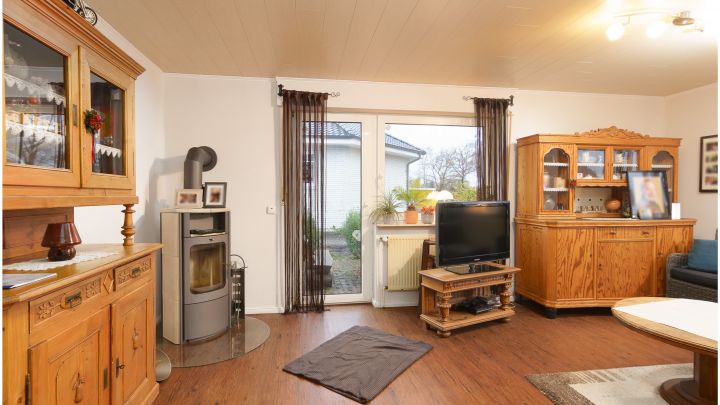 ***Einfamilienhaus - nah an Freizeitsee - auf ca. 860 m² Grundstück***