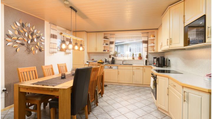 ***Einfamilienhaus - nah an Freizeitsee - auf ca. 860 m² Grundstück***