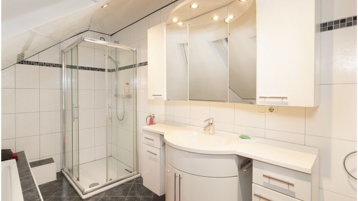 ***Einfamilienhaus - nah an Freizeitsee - auf ca. 860 m² Grundstück***