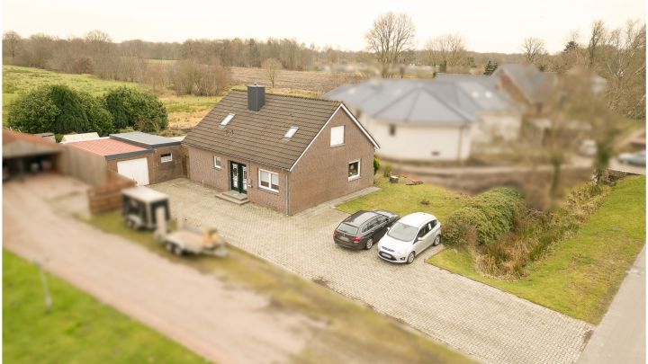 ***Einfamilienhaus - nah an Freizeitsee - auf ca. 860 m² Grundstück***