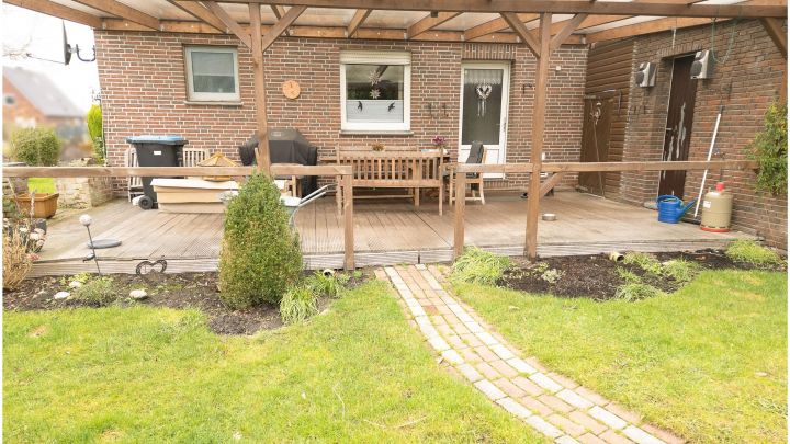 ***Einfamilienhaus - nah an Freizeitsee - auf ca. 860 m² Grundstück***