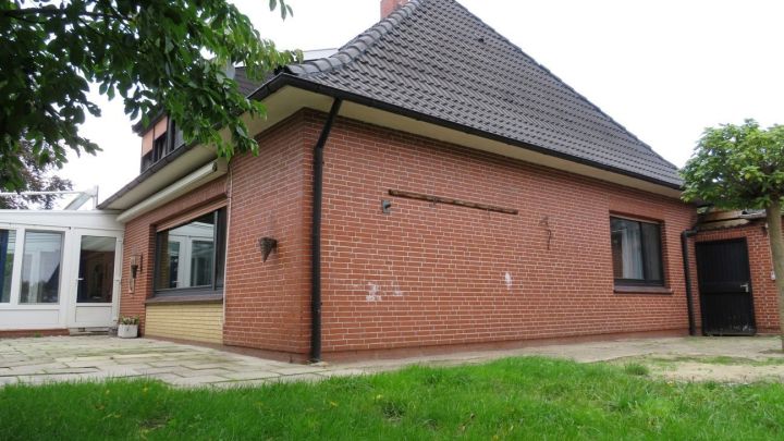 ***Vielseitiges Wohnhaus mit großem Potenzial in Weener – Ideal als Monteurhaus, Ein- oder Zweifamilienhaus***