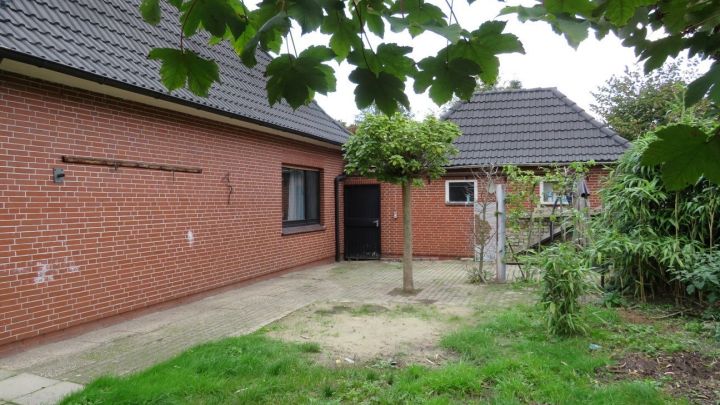 ***Vielseitiges Wohnhaus mit großem Potenzial in Weener – Ideal als Monteurhaus, Ein- oder Zweifamilienhaus***