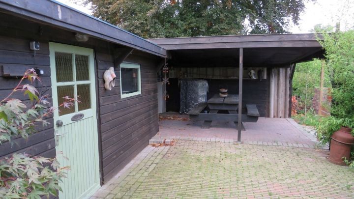 ***Vielseitiges Wohnhaus mit großem Potenzial in Weener – Ideal als Monteurhaus, Ein- oder Zweifamilienhaus***