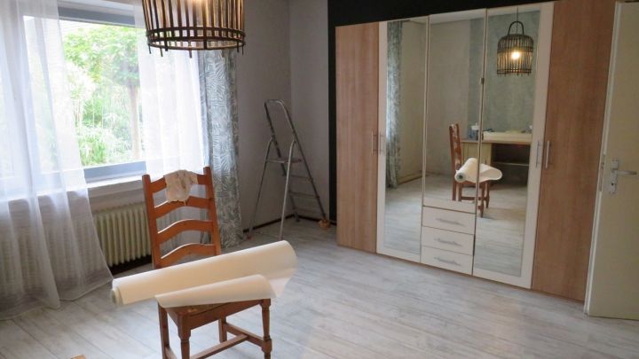 ***Vielseitiges Wohnhaus mit großem Potenzial in Weener – Ideal als Monteurhaus, Ein- oder Zweifamilienhaus***