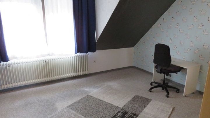 ***Vielseitiges Wohnhaus mit großem Potenzial in Weener – Ideal als Monteurhaus, Ein- oder Zweifamilienhaus***