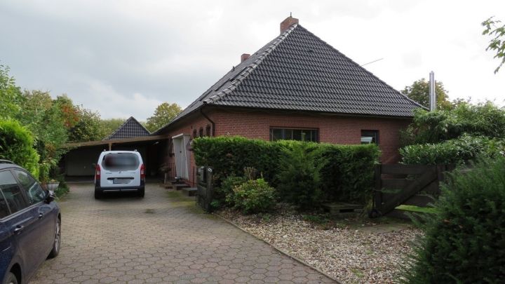 ***Vielseitiges Wohnhaus mit großem Potenzial in Weener – Ideal als Monteurhaus, Ein- oder Zweifamilienhaus***