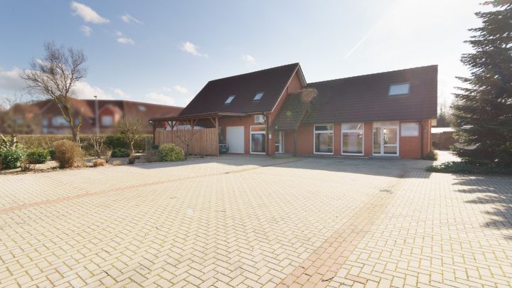 ***2 Wohn- und 2 Geschäftshäuser auf 2.234 m² großem Grundstück***