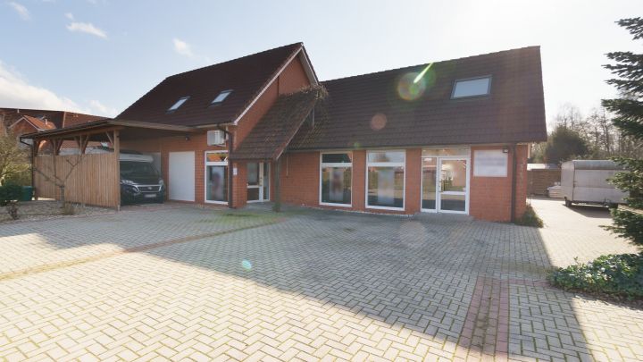 ***2 Wohn- und 2 Geschäftshäuser auf 2.234 m² großem Grundstück***
