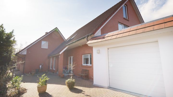 ***2 Wohn- und 2 Geschäftshäuser auf 2.234 m² großem Grundstück***