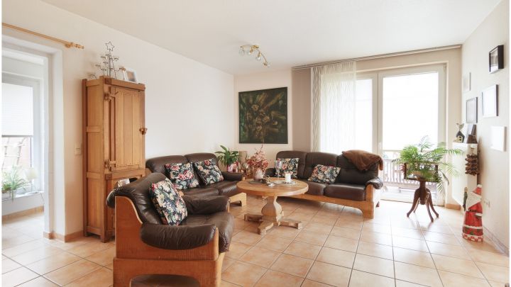 ***2 Wohn- und 2 Geschäftshäuser auf 2.234 m² großem Grundstück***