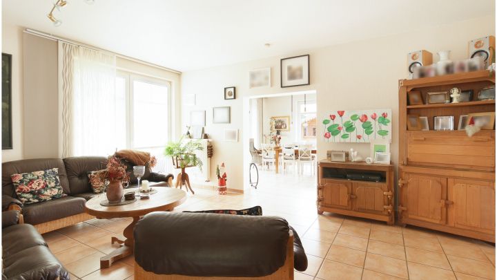 ***2 Wohn- und 2 Geschäftshäuser auf 2.234 m² großem Grundstück***