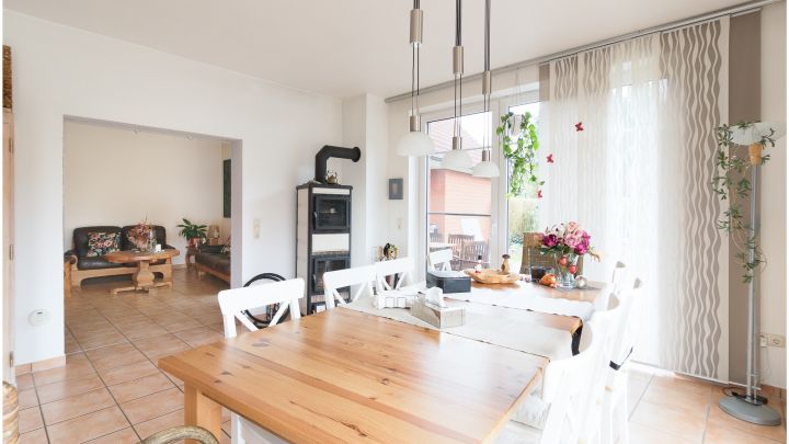 ***2 Wohn- und 2 Geschäftshäuser auf 2.234 m² großem Grundstück***