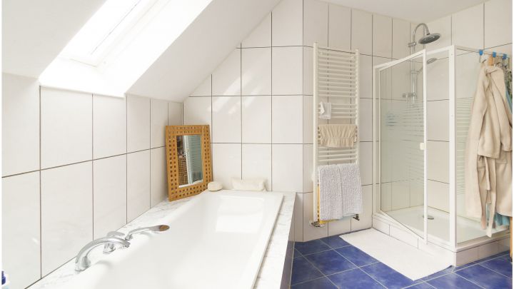 ***2 Wohn- und 2 Geschäftshäuser auf 2.234 m² großem Grundstück***