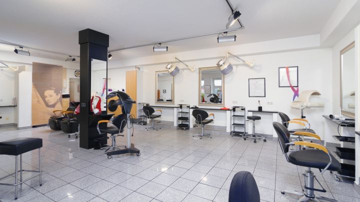 ***2 Wohn- und 2 Geschäftshäuser auf 2.234 m² großem Grundstück***