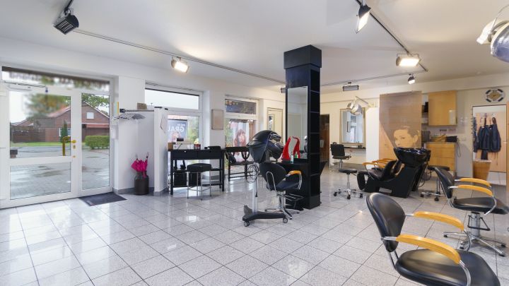 ***2 Wohn- und 2 Geschäftshäuser auf 2.234 m² großem Grundstück***