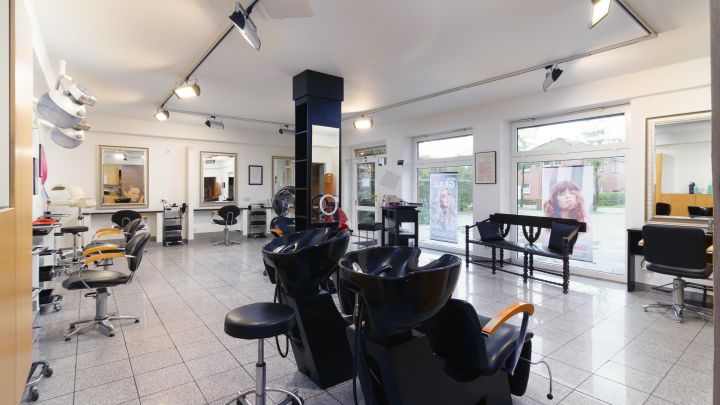 ***2 Wohn- und 2 Geschäftshäuser auf 2.234 m² großem Grundstück***
