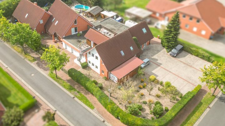 ***2 Wohn- und 2 Geschäftshäuser auf 2.234 m² großem Grundstück***