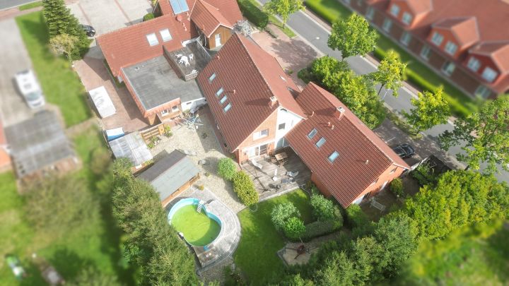 ***2 Wohn- und 2 Geschäftshäuser auf 2.234 m² großem Grundstück***