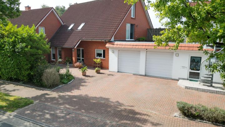***2 Wohn- und 2 Geschäftshäuser auf 2.234 m² großem Grundstück***