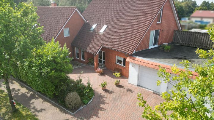 ***2 Wohn- und 2 Geschäftshäuser auf 2.234 m² großem Grundstück***