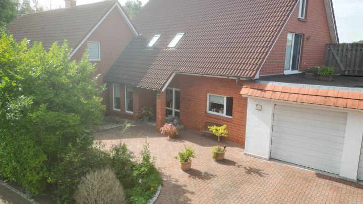***2 Wohn- und 2 Geschäftshäuser auf 2.234 m² großem Grundstück***