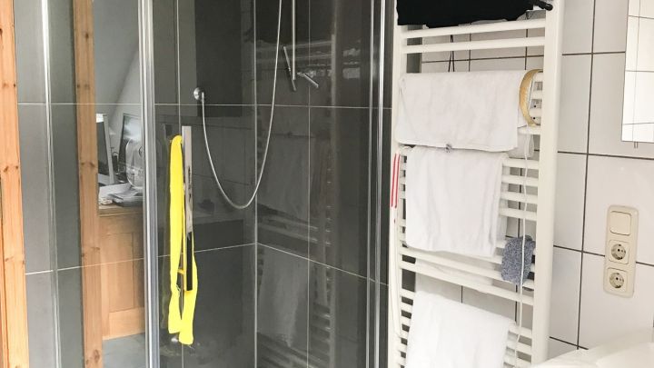 ***2 Wohn- und 2 Geschäftshäuser auf 2.234 m² großem Grundstück***