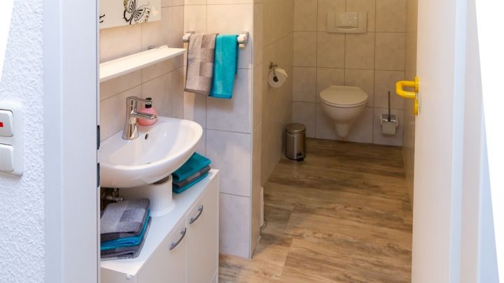***2 Wohn- und 2 Geschäftshäuser auf 2.234 m² großem Grundstück***