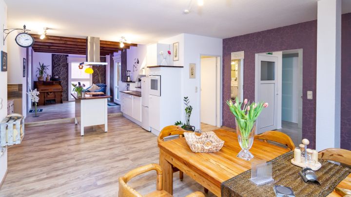 ***2 Wohn- und 2 Geschäftshäuser auf 2.234 m² großem Grundstück***