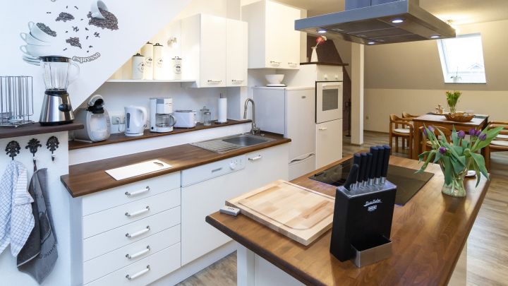 ***2 Wohn- und 2 Geschäftshäuser auf 2.234 m² großem Grundstück***