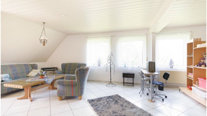 Einfamilienhaus mit großzügiger Einliegerwohnung

***zentral in Ostrhauderfehn auf ca. 7.500 m² Grundstück***