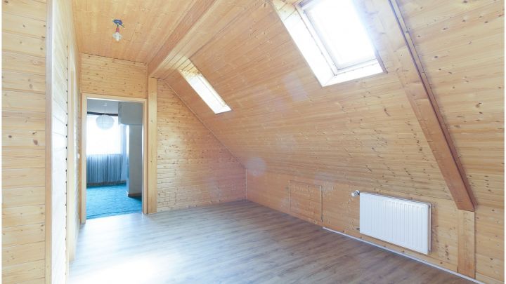 Einfamilienhaus mit großzügiger Einliegerwohnung

***zentral in Ostrhauderfehn auf ca. 7.500 m² Grundstück***
