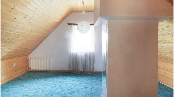 Einfamilienhaus mit großzügiger Einliegerwohnung

***zentral in Ostrhauderfehn auf ca. 7.500 m² Grundstück***