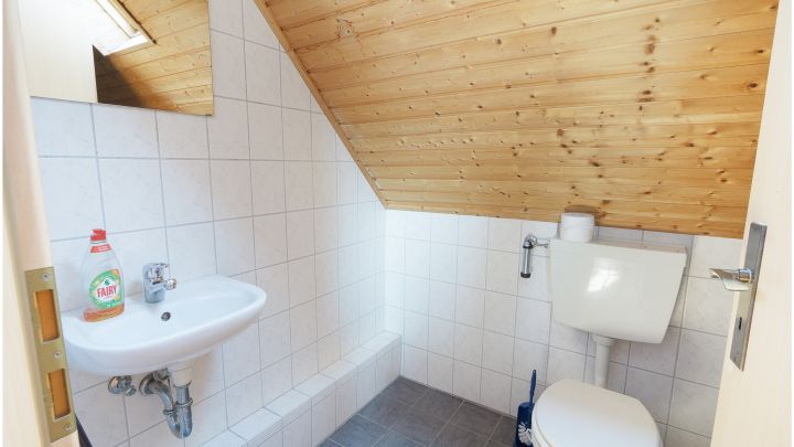Einfamilienhaus mit großzügiger Einliegerwohnung

***zentral in Ostrhauderfehn auf ca. 7.500 m² Grundstück***
