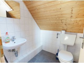 Dachgeschoss WC mit Dusche