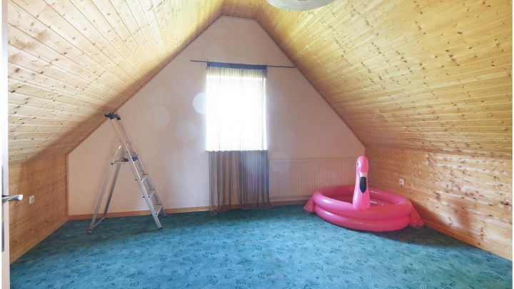 Einfamilienhaus mit großzügiger Einliegerwohnung

***zentral in Ostrhauderfehn auf ca. 7.500 m² Grundstück***