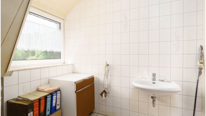Einfamilienhaus mit großzügiger Einliegerwohnung

***zentral in Ostrhauderfehn auf ca. 7.500 m² Grundstück***