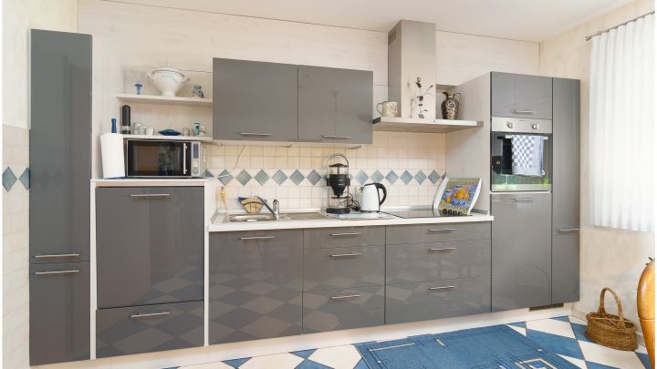 Einfamilienhaus mit großzügiger Einliegerwohnung

***zentral in Ostrhauderfehn auf ca. 7.500 m² Grundstück***