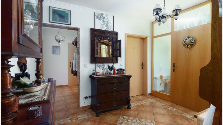 Einfamilienhaus mit großzügiger Einliegerwohnung

***zentral in Ostrhauderfehn auf ca. 7.500 m² Grundstück***
