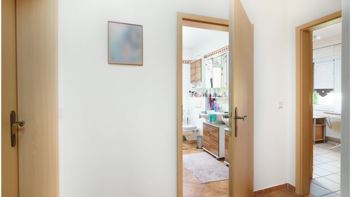 Einfamilienhaus mit großzügiger Einliegerwohnung

***zentral in Ostrhauderfehn auf ca. 7.500 m² Grundstück***