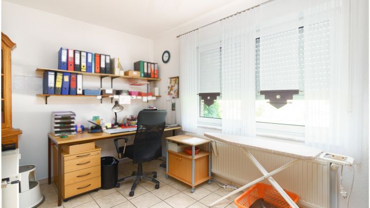 Einfamilienhaus mit großzügiger Einliegerwohnung

***zentral in Ostrhauderfehn auf ca. 7.500 m² Grundstück***