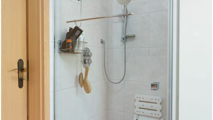 Einfamilienhaus mit großzügiger Einliegerwohnung

***zentral in Ostrhauderfehn auf ca. 7.500 m² Grundstück***