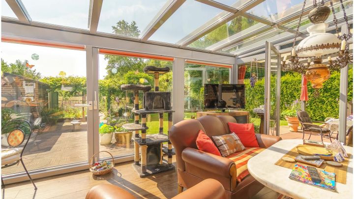 Einfamilienhaus mit großzügiger Einliegerwohnung

***zentral in Ostrhauderfehn auf ca. 7.500 m² Grundstück***