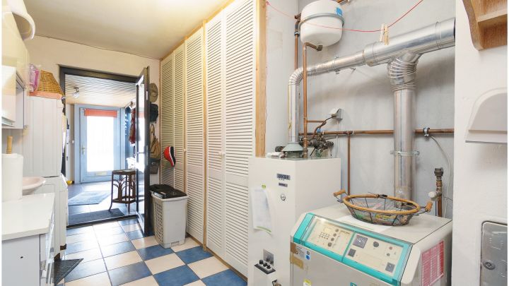 Einfamilienhaus mit großzügiger Einliegerwohnung

***zentral in Ostrhauderfehn auf ca. 7.500 m² Grundstück***