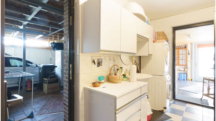 Einfamilienhaus mit großzügiger Einliegerwohnung

***zentral in Ostrhauderfehn auf ca. 7.500 m² Grundstück***