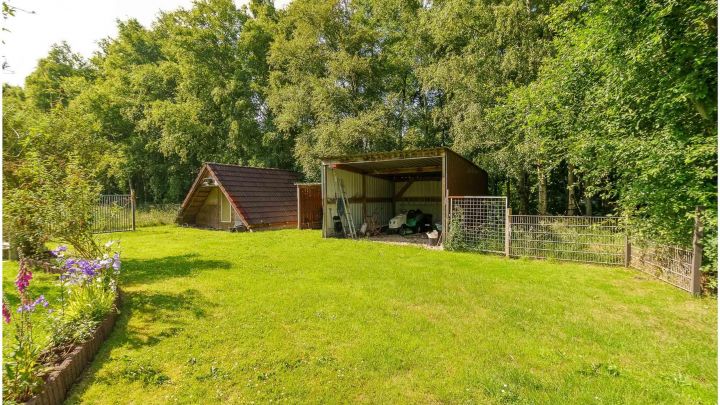 Einfamilienhaus mit großzügiger Einliegerwohnung

***zentral in Ostrhauderfehn auf ca. 7.500 m² Grundstück***