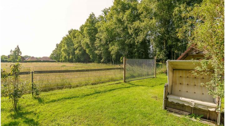 Einfamilienhaus mit großzügiger Einliegerwohnung

***zentral in Ostrhauderfehn auf ca. 7.500 m² Grundstück***