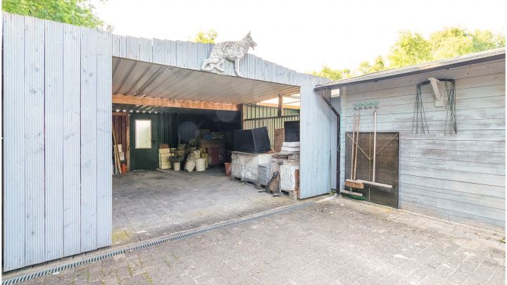 Einfamilienhaus mit großzügiger Einliegerwohnung

***zentral in Ostrhauderfehn auf ca. 7.500 m² Grundstück***