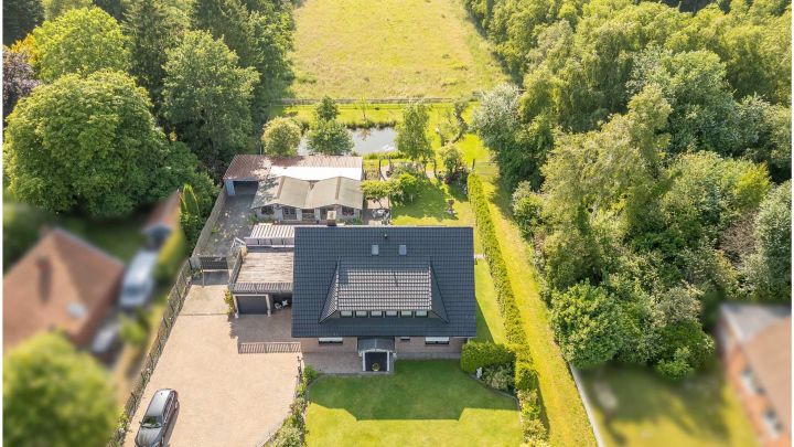 Einfamilienhaus mit großzügiger Einliegerwohnung

***zentral in Ostrhauderfehn auf ca. 7.500 m² Grundstück***