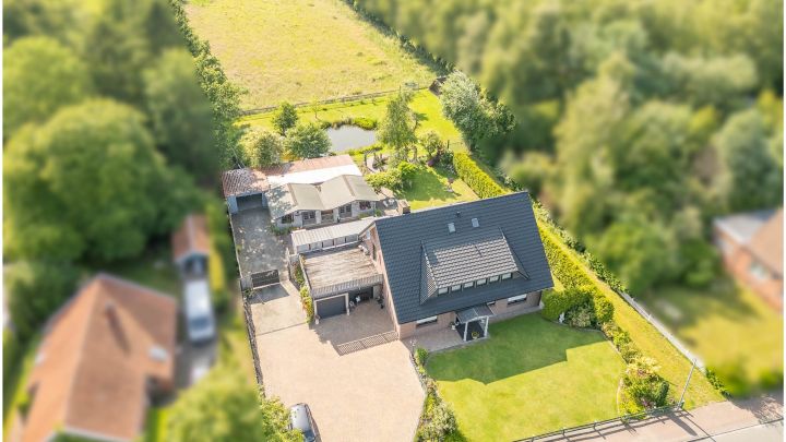 Einfamilienhaus mit großzügiger Einliegerwohnung

***zentral in Ostrhauderfehn auf ca. 7.500 m² Grundstück***